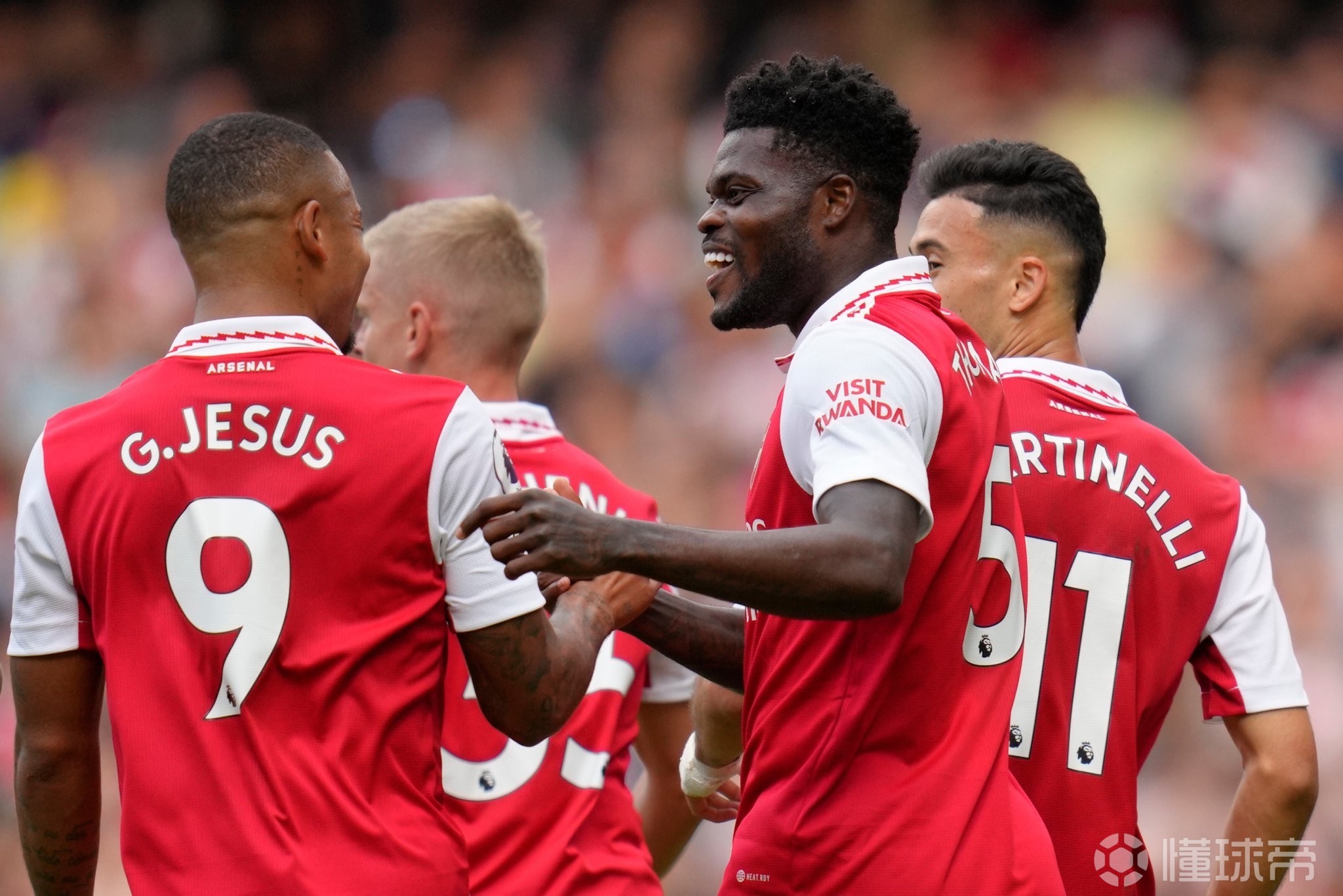 皇马球星维尼修斯续约在即，欧洲豪门转会市场新动向揭秘